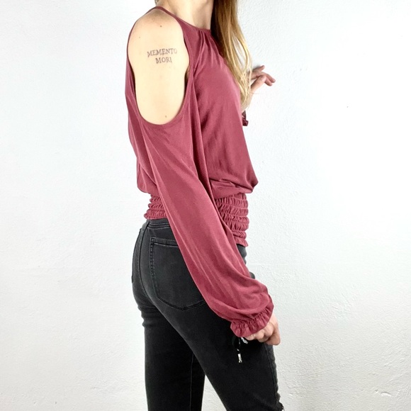 ABERCROMBIE & FITCH | ♥️Cold Shoulder Long-Sleeved Ruffled Blouse - Picture 3 of 14